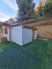 Wohngrundstück in Calle cortijuela. Parcela con una casita de madera en cumbres verdes.