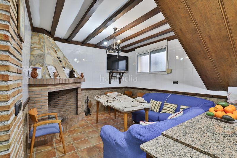 Foto 0f629d6b-d7f2-4b46-9a86-905765f481f6. Casa aparellada amb aparcament a Padul