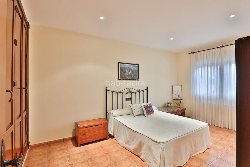 Foto 1debd6b6-574d-4a22-98bb-1f8eb6a7c3c5. Casa aparellada amb aparcament a Padul