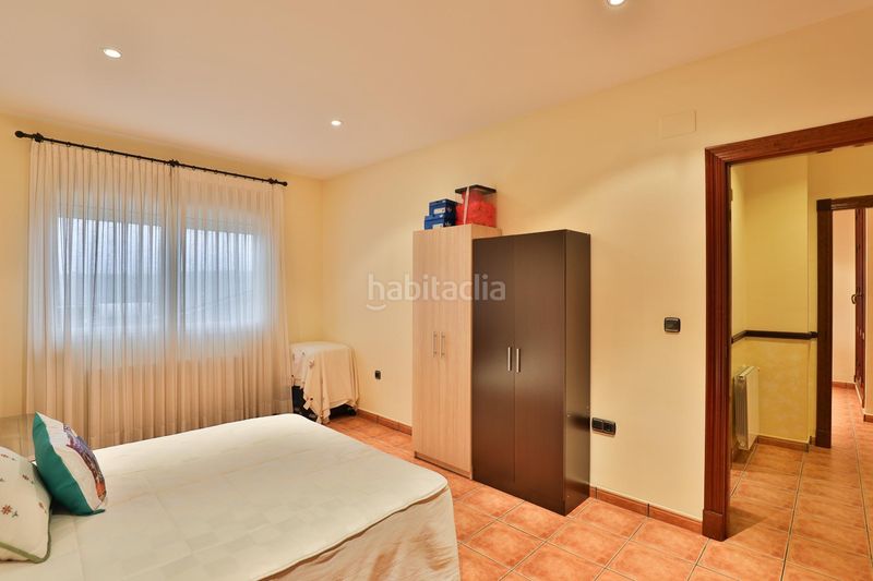 Foto 230eeb82-8d7c-442d-9215-5d3ac770e1d4. Casa aparellada amb aparcament a Padul