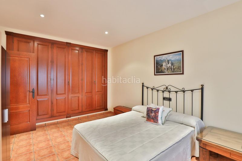 Foto 2e5993f8-d759-421d-ae3e-61f22883698f. Casa aparellada amb aparcament a Padul