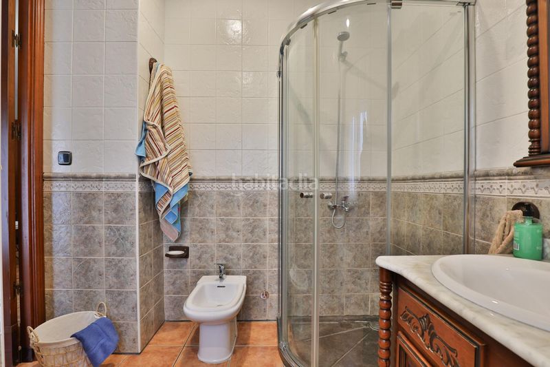 Foto 5b6730e2-32b7-4222-b1d5-a79075b6f265. Casa aparellada amb aparcament a Padul