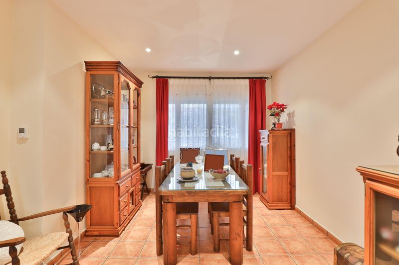 Foto 6267736d-5a74-46db-85e9-94c17dff141c. Casa aparellada amb aparcament a Padul