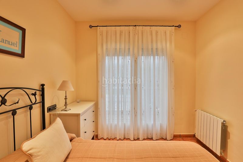 Foto 7744b587-c548-4839-9440-b6a0d5a02a67. Casa aparellada amb aparcament a Padul