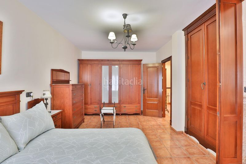 Foto 7941450d-5d41-4680-b229-7f20c556523c. Casa aparellada amb aparcament a Padul