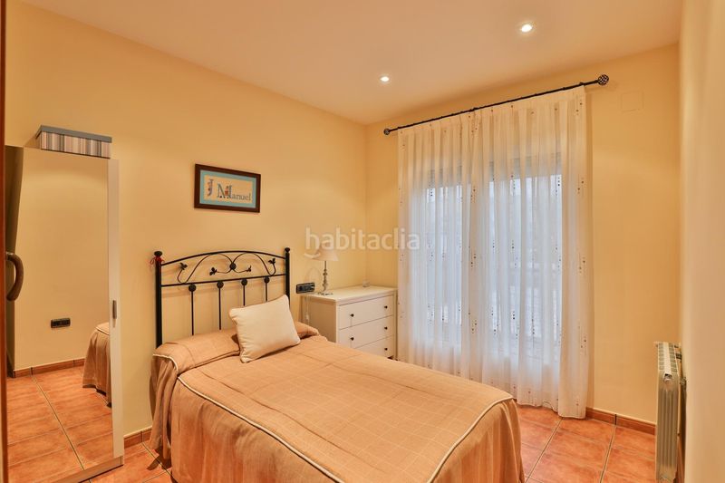 Foto 8e56ec38-0361-4f2e-be42-73478a68ec25. Casa aparellada amb aparcament a Padul