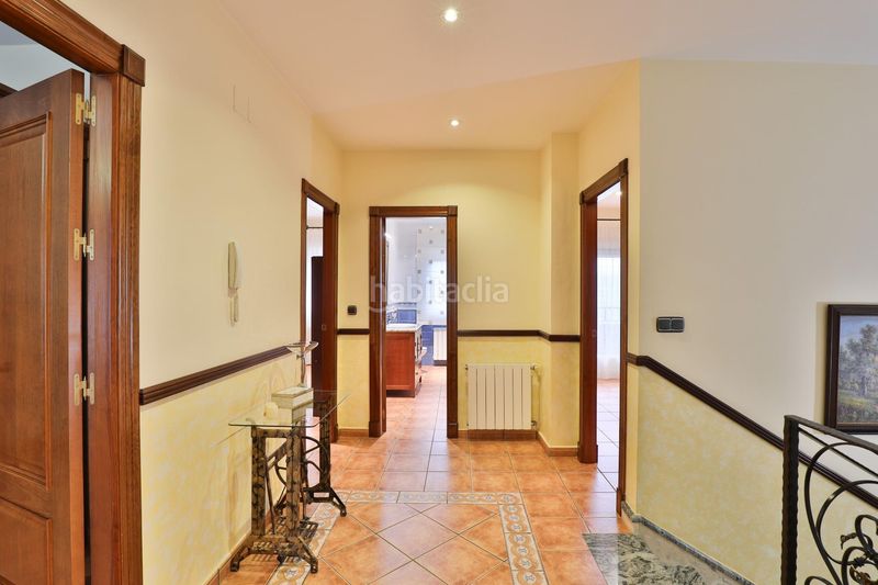 Foto a10c9bca-f9ca-4dee-952a-570a625d0703. Casa aparellada amb aparcament a Padul