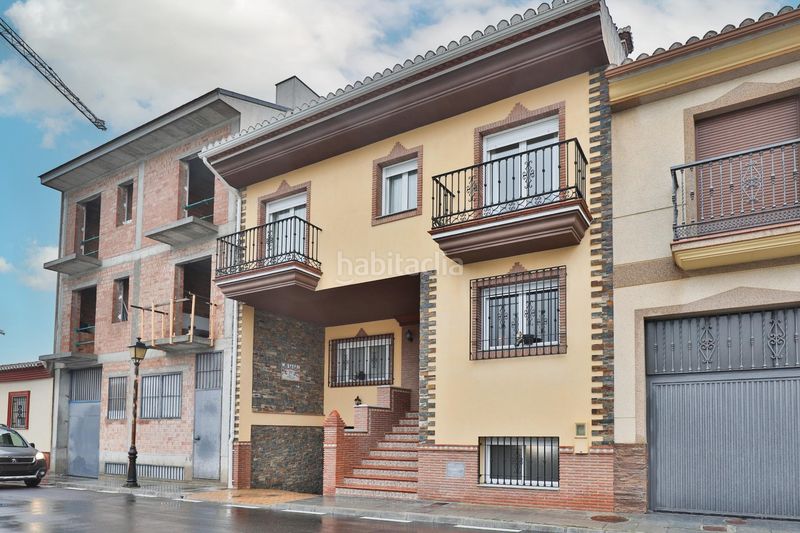 Foto a214a199-512d-4437-ae62-77f88434f40b. Casa aparellada amb aparcament a Padul