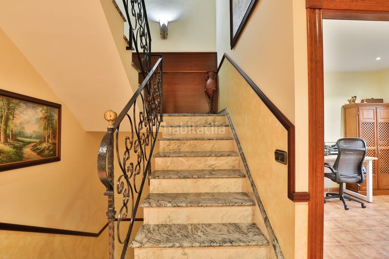 Foto acbd171b-2fab-4a9a-9db3-5ae8b9c55c14. Casa aparellada amb aparcament a Padul