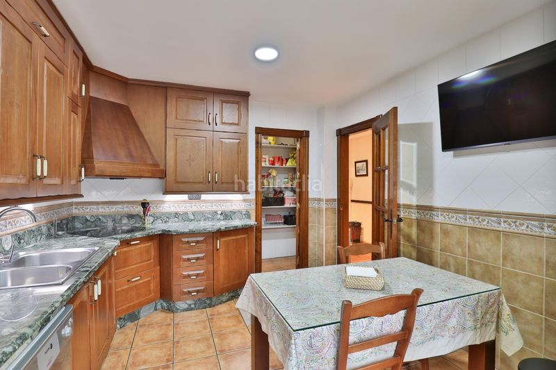 Foto b0731939-c998-41fb-a9c9-c6747e853200. Casa aparellada amb aparcament a Padul