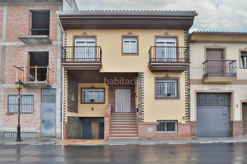 Foto e5a2ebab-7521-41dc-a312-b5ca9d490183. Casa aparellada amb aparcament a Padul