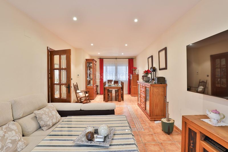 Foto ed68f17d-4936-450e-b73d-a20db665ae22. Casa aparellada amb aparcament a Padul