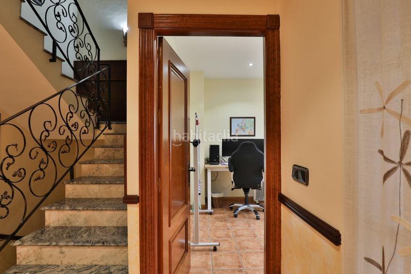 Foto f756fa61-b4c7-4bc0-9ae9-5008ff245851. Casa aparellada amb aparcament a Padul