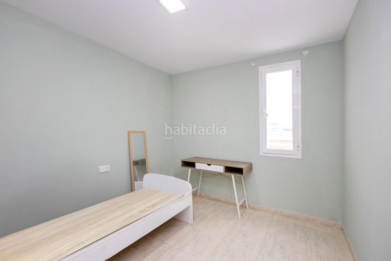 Foto 1bd01e72-cb9a-4571-9551-ffeebdd203d5. Piso !! impresionante piso con garaje en primera linea de playa en playa cambriles !! en Lújar