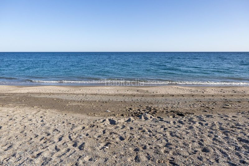 Foto 45db4088-8627-4406-af18-dc3c1aa8de63. Piso !! impresionante piso con garaje en primera linea de playa en playa cambriles !! en Lújar
