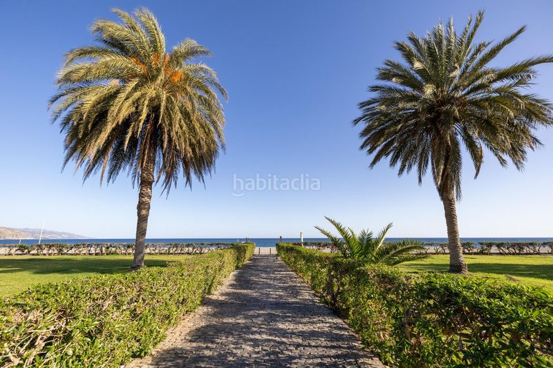 Foto 6dcbe7d3-aa6e-4447-b173-cc20dbfb4107. Piso !! impresionante piso con garaje en primera linea de playa en playa cambriles !! en Lújar