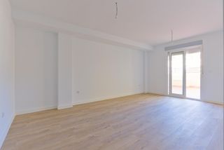 Etagenwohnung in Calle cerezo. Luminoso piso a estrenar en cenes de la vega
