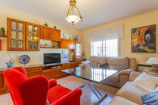 Semi detached house  Calle del río genil. Casa en venta en cúllar vega  amplia, bien ubicada y con garaje