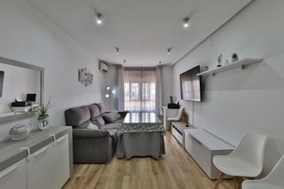 Flat  La vega. Magnífico piso de 3 habitaciones, dos baños, dos garajes y trast