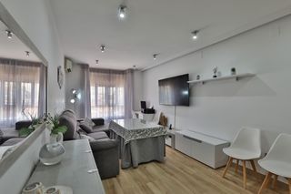 Appartement  La vega. Magnífico piso de 3 habitaciones, dos baños, dos garajes y trast