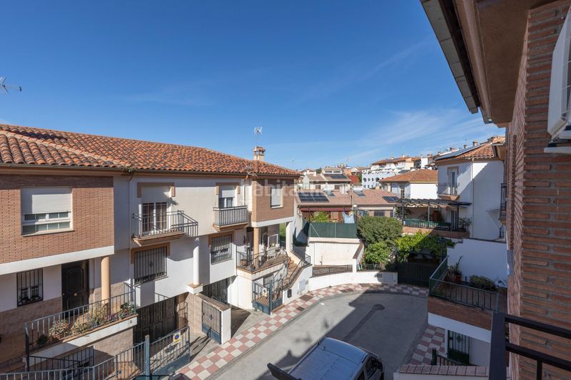 Foto dd8bf42f-0170-4605-9bb8-cfe52d536110. Casa amb aparcament a Alfacar
