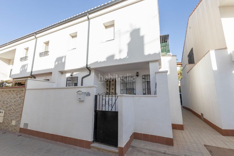 Foto d6632cfd-b49c-4951-9b89-dc4c7fb1e2ba. Casa adossada a Guadix