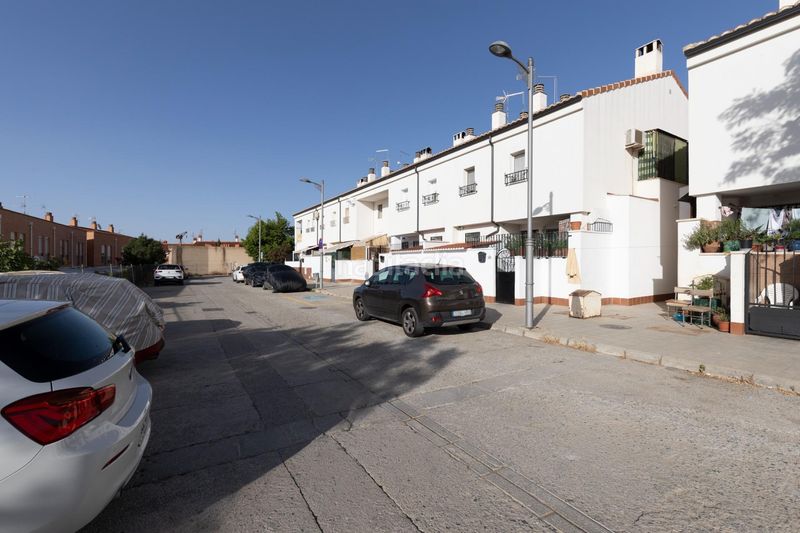 Foto df4b9cbb-2c0b-44d8-97a3-99edcb5846c1. Casa adossada a Guadix