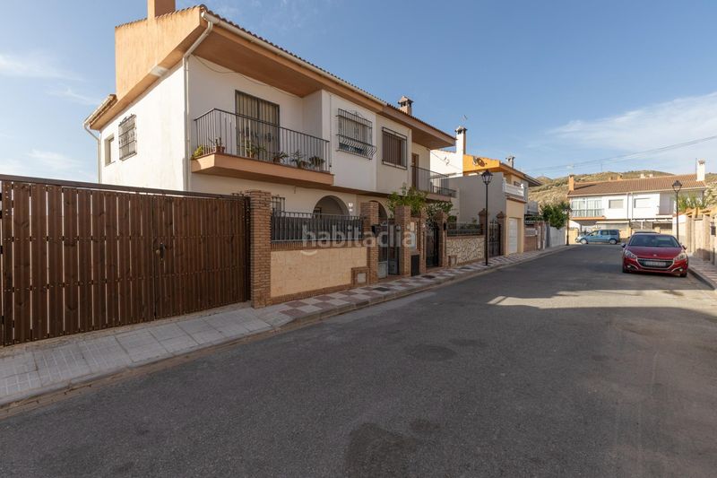 Foto 259be548-7e1c-4c60-9c2b-909d3ef38aa5. Casa aparellada amb aparcament a Malahá (La)