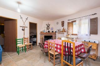 Country house  Abrucena. Finca rústica con olivar, viñedo y vivienda en abrucena almería