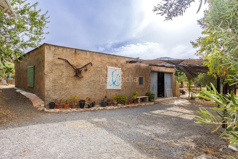 Foto f4b9b75f-588e-45a2-826f-baf924d6f6d1. Masia a Abrucena