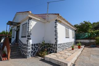 House  Extrarradio. Finca rústica de 9.766 m2 con vivienda legalizada, afo y piscina