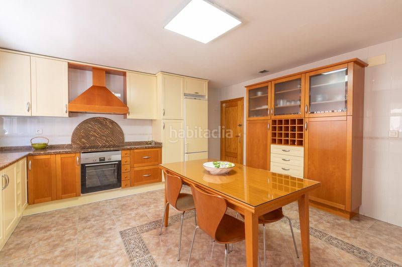Foto af4d4a22-d700-435a-9076-c524ee477ad0. Casa amb calefacció aparcament piscina a Joaquina Eguaras Granada