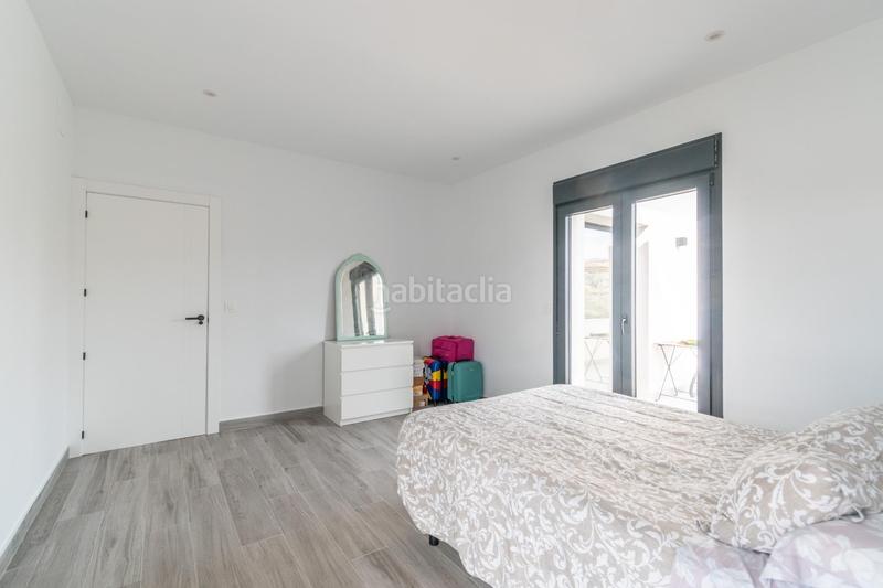 Foto bb4bcbe6-d960-4ca0-b51d-d0a7ff622e62. Chalet  nueva construcción . 5 dormitorios ,3 baños. en Otura