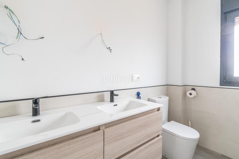 Foto cb134204-8b1c-4e01-8cf3-e1a0ee10e706. Chalet  nueva construcción . 5 dormitorios ,3 baños. en Otura