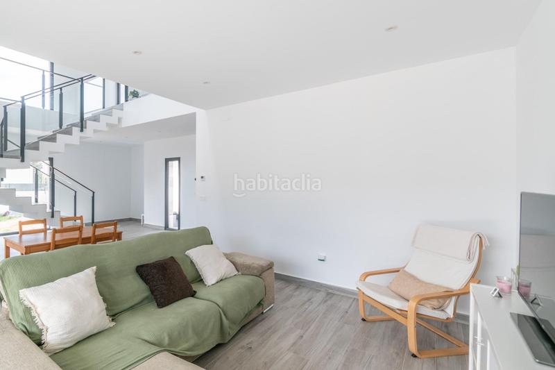 Foto e25b57dc-a07d-4c31-94b9-b371a25998d2. Chalet  nueva construcción . 5 dormitorios ,3 baños. en Otura