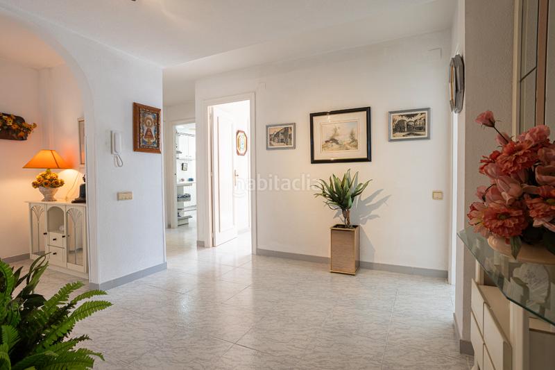 Foto 042ad40b-cb41-4985-b527-d88d6c187f58. Pis amb piscina a Playa Levante Benidorm