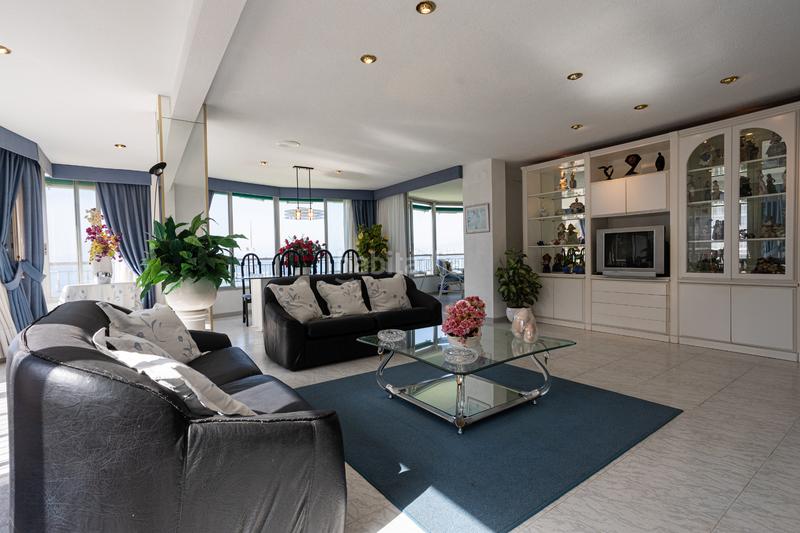 Foto 26cf89d6-46f9-4bae-a446-c4ca2dbcca4e. Pis amb piscina a Playa Levante Benidorm