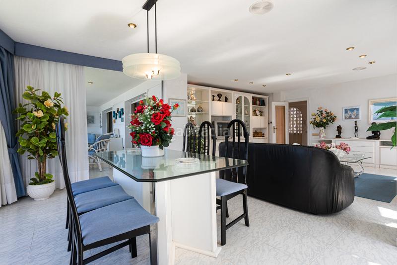 Foto 2d7976f6-f491-4522-939b-69b29f2c328f. Pis amb piscina a Playa Levante Benidorm