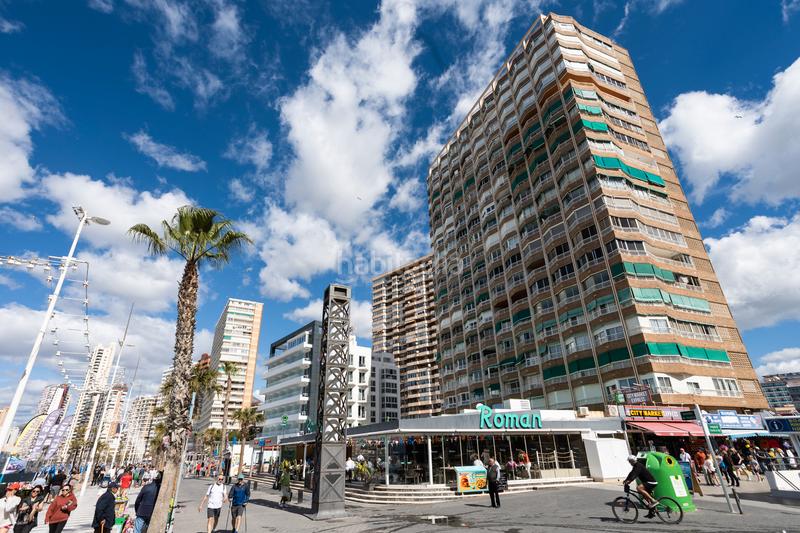 Foto c4e2ddde-e182-4a2f-8b4a-c9d9af68ba60. Pis amb piscina a Playa Levante Benidorm