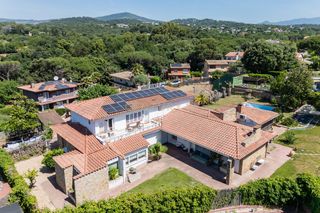 Haus  Carrer pinar de can guineu, l'ametlla del vallès, spain. Espectacular villa en lametlla del vallès, barcelona