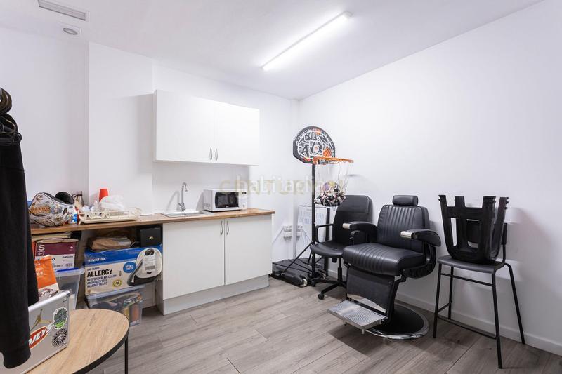 Foto 2bc9af92-6054-40cd-b92e-e52439078aa0. Oficina a carrer del torrent de l'olla a Vila de Gràcia Barcelona