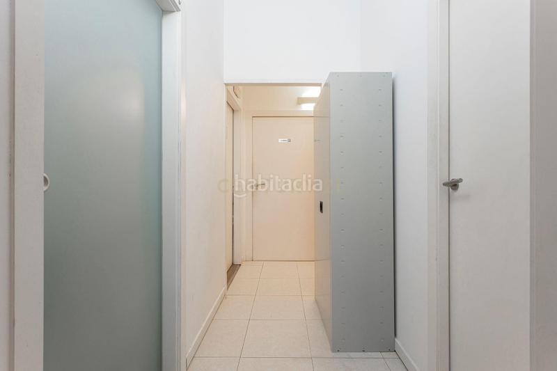 Foto 394ff4d3-c524-494d-9fa2-0e32f0558448. Oficina a carrer del torrent de l'olla a Vila de Gràcia Barcelona