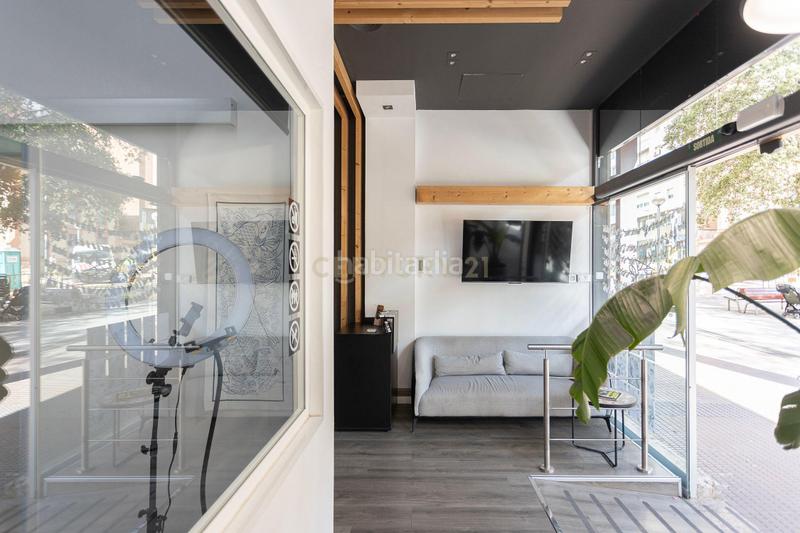 Foto 90d2cee2-de90-4c73-82f4-478f5f0a5abb. Oficina a carrer del torrent de l'olla a Vila de Gràcia Barcelona