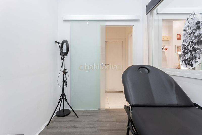 Foto bd4ca0f7-680d-48f7-93d6-acfffbed7f45. Oficina a carrer del torrent de l'olla a Vila de Gràcia Barcelona