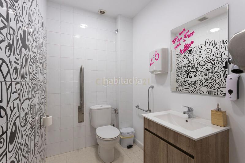 Foto ee33417c-417b-412d-8ce8-0cbe88073dc4. Oficina a carrer del torrent de l'olla a Vila de Gràcia Barcelona