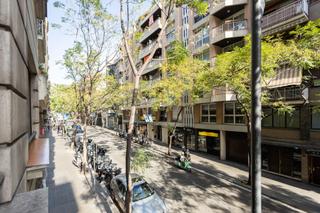 Apartament a Carrer de calvet, barcelona, spain. Ubicación excepcional, espacio y confort en el corazón de zona a