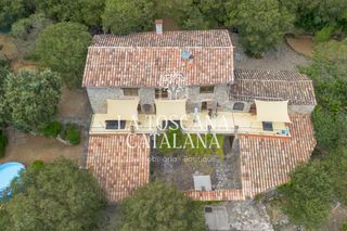 Mas à N/a. Mas casabella · una masia extraordinària en un dels paisatges mé