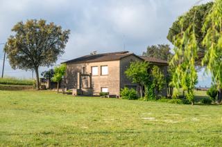 Xalet a Caldes de Malavella. Casa amb ànima a caldes de malavella: llum, espai i possibilitat
