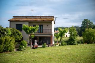 Xalet a Caldes de Malavella. Un refugi tranquil a caldes de malavella