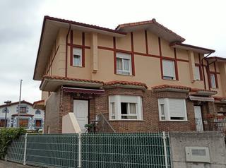 Casa aparellada a Artziniega. Chalet seminuevo muy bien ubicado